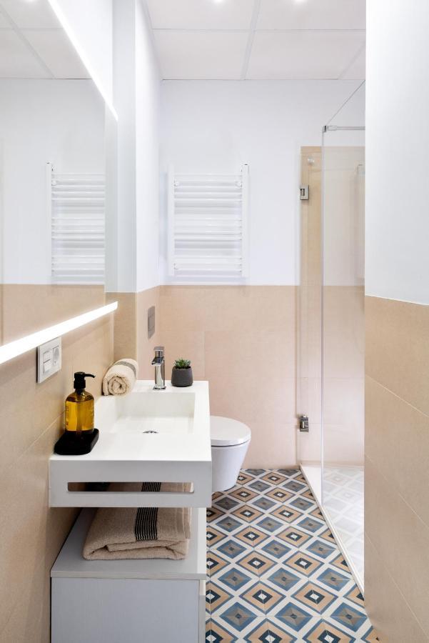 Komodo Puerta Osario Sevilla Exterior foto